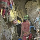 Une équipe internationale de 200 sauveteurs, explorateurs et médecins était à pied d'oeuvre afin d'extirper Marck Dickey de la grotte.